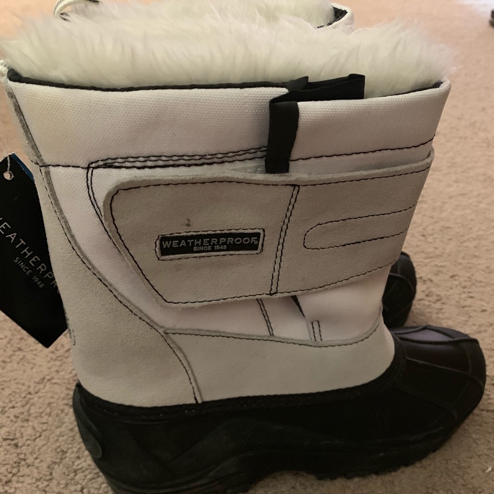 New with tag Weatherproof snow/winter boots